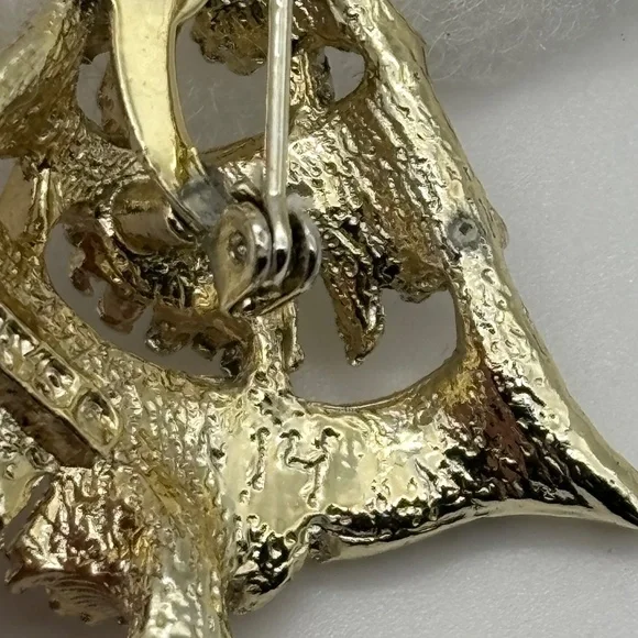 Vintage Gerry's Christmas Tree Pin, Gold Metal Green Red Decorations, Book Piece - Picture 13 of 15